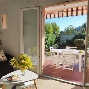 Joli Avec Jardin Dans Avec Piscines Saint-Raphaël